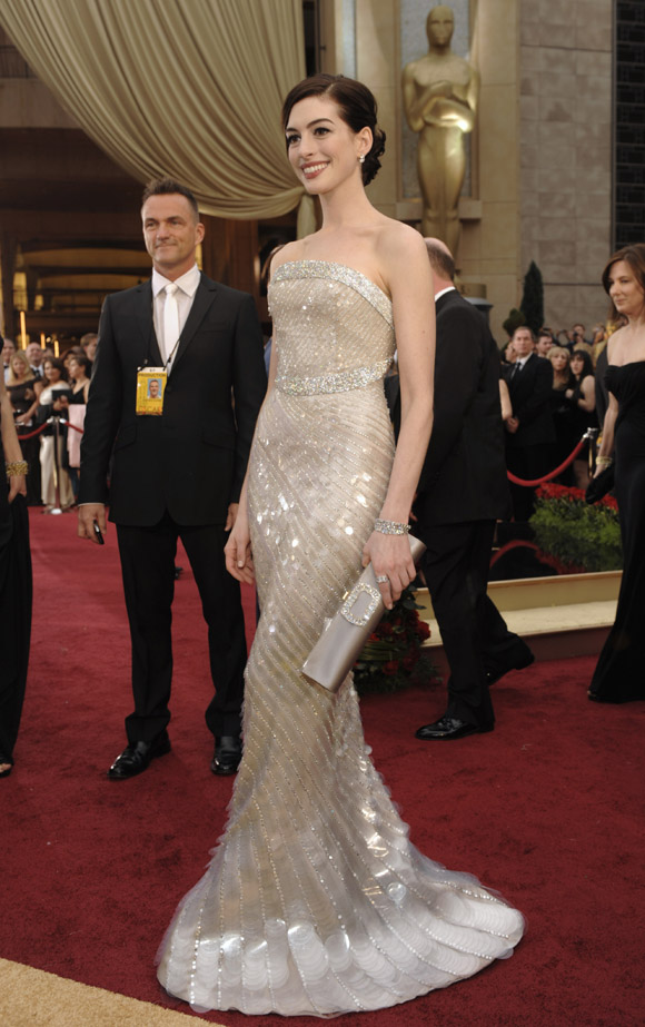 Are you ready for more of the best red carpet looks from Miss Anne Hathaway